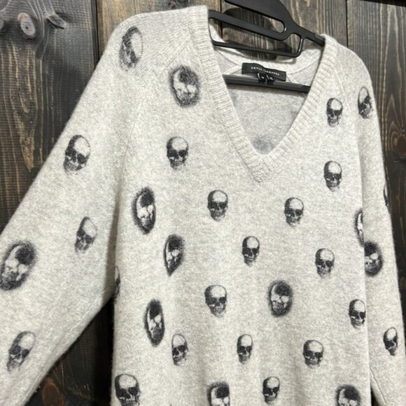 Skull Cashmere Sweater M Soft Halloween Cozy Goth Skulls - Picture 2 of 7